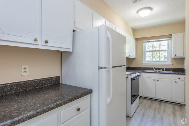 2BR, 1.5BA - 1,000SF - Kitchen - Green Valley Apartments