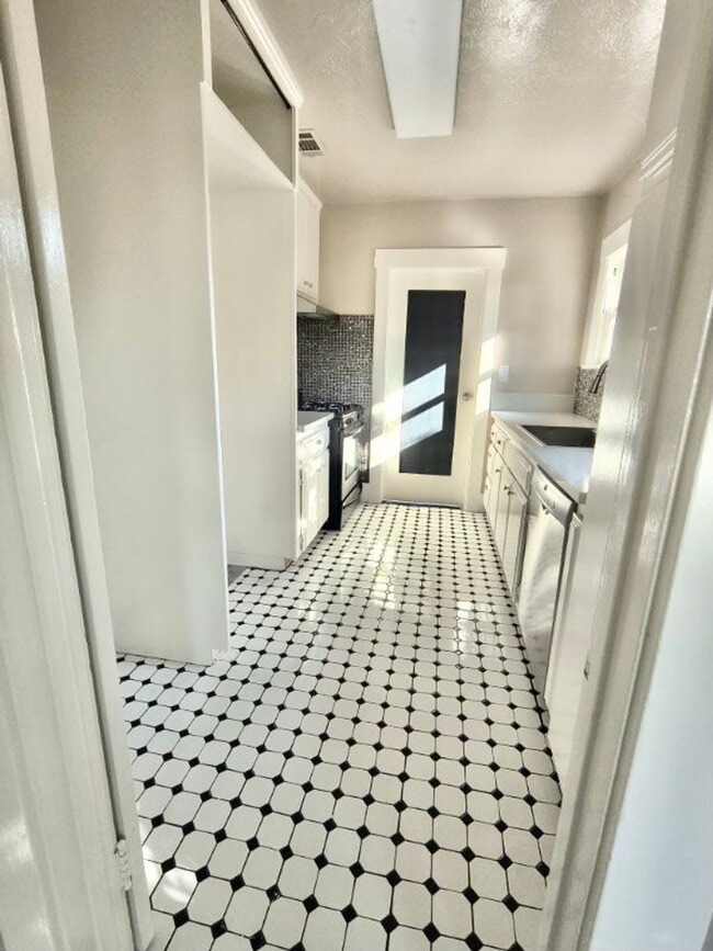 Photo - UPGRADED 2 BEDROOM 1 BATH HOUSE CLOSE TO UPTOWN WHITTIER