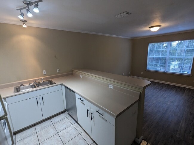 Photo - 729 Wailes St