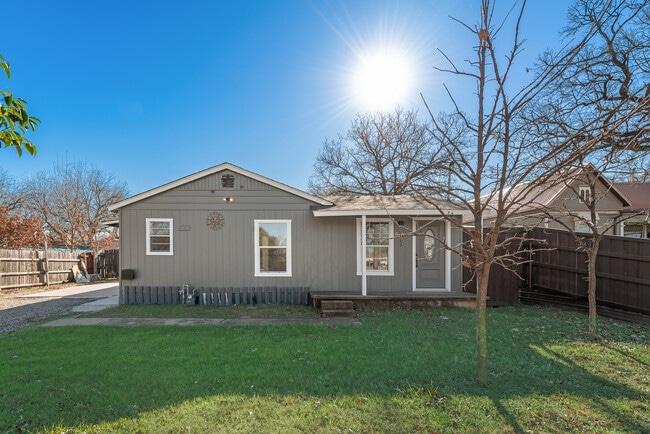 Photo - 303 W Broad St