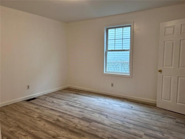 Photo - 16 Diamond St