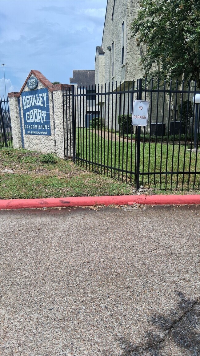 7313 Gulf Fwy Unit 315
