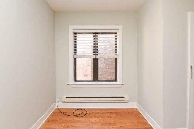 Photo - 3727 N Pine Grove Ave Unit E4
