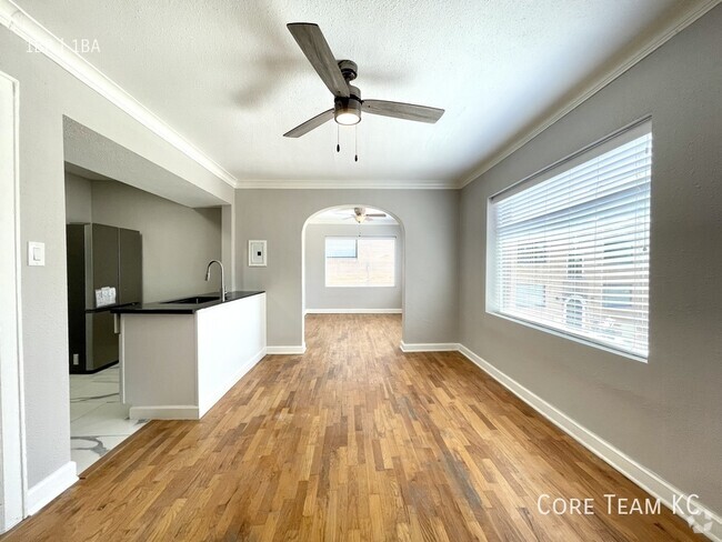 Building Photo - 1114 W 45th St Unit 1114-1 Rental
