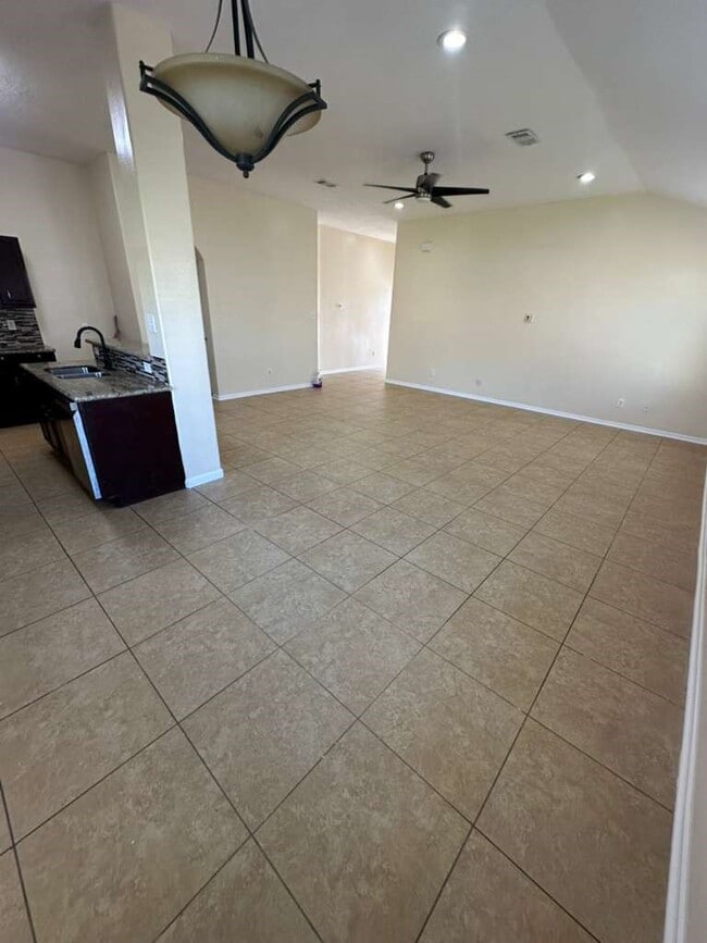 Photo - 5718 Straight Way