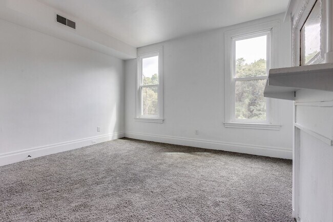 Photo - 2637 S 18th St Unit Apt 2