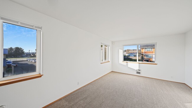 Photo - 101 S Oak Harbor St Unidad #A102 [?150]??[21016007]^