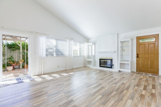 Photo - 203 Donegal Ave