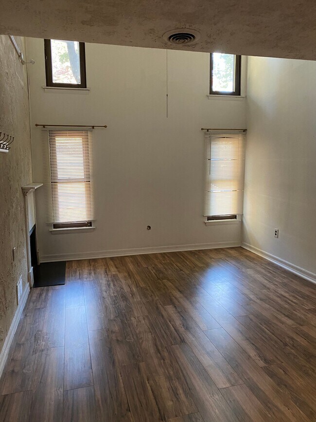 2900 Monterey Ct