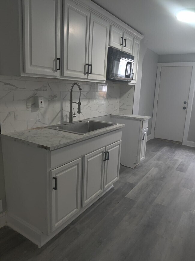 Photo - 6069 Allman St