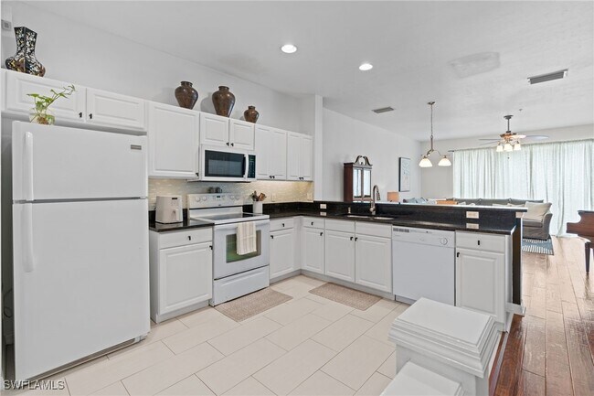 Photo - 941 Hampton Cir