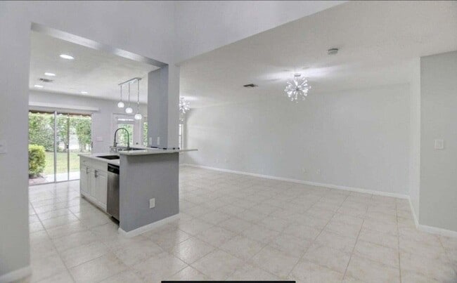 Photo - 5286 Sapphire Valley