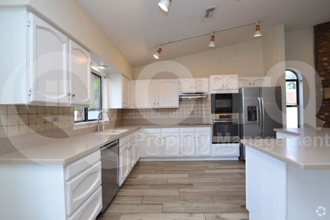 Building Photo - 526 E Houston Ave Rental