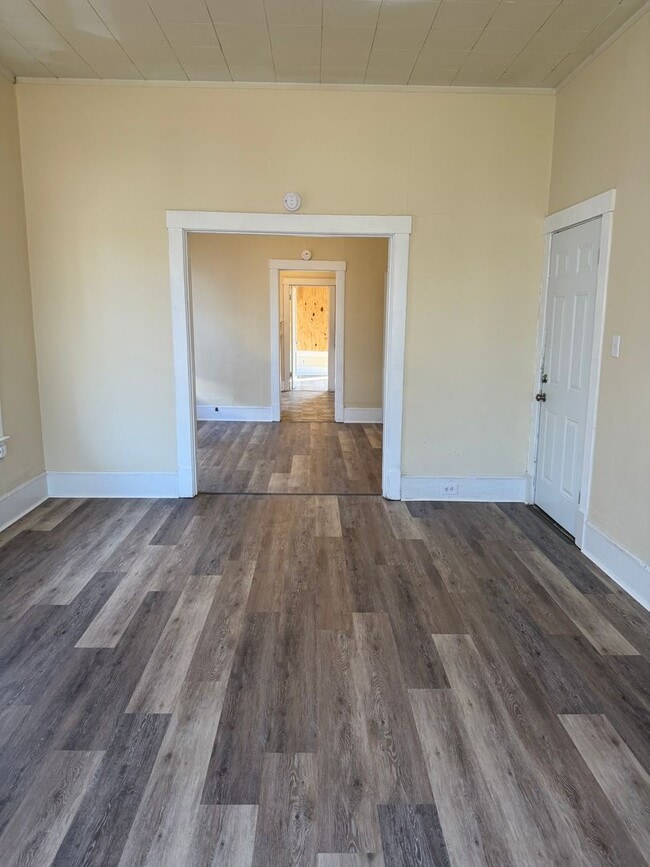 557 1/2 Merrick St.
