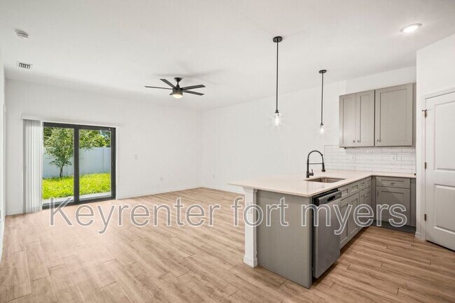 Building Photo - 625 SE 13th Pl Rental