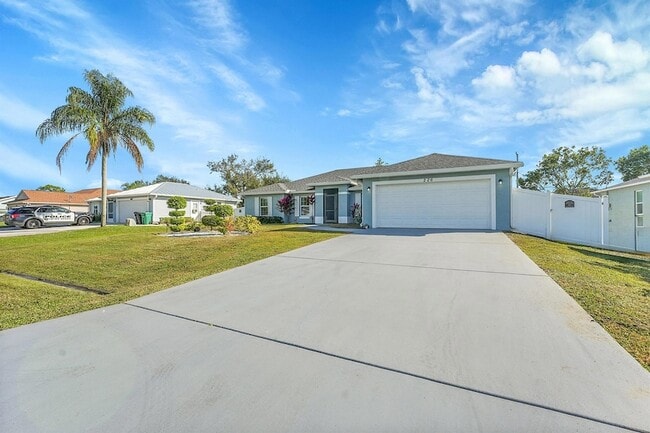 Building Photo - 226 SW Starfish Ave