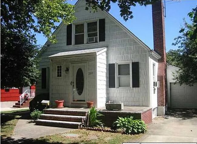 Building Photo - 207 Allison Ave Rental