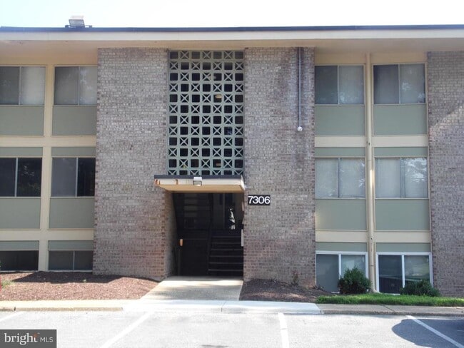 Building Photo - 7306 Donnell Pl Unit B-7 Rental