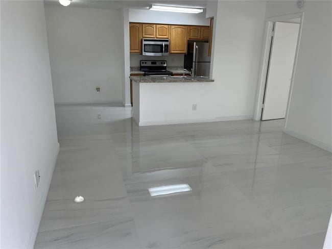 Building Photo - 10330 NW 8th St Rental