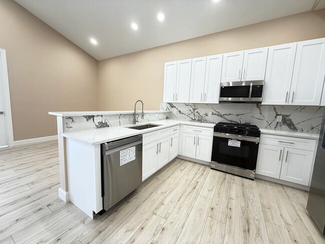 3107 W Laux Dr