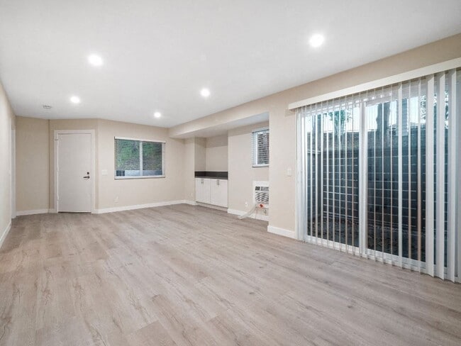 Sunset Cliffs Apartments