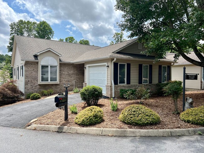 2 Bedroom House in Desirable Cummings Cove! - 2 Bedroom House in Desirable Cummings Cove!