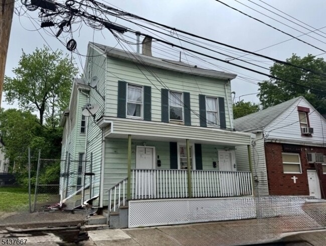 Building Photo - 46 Hillman St Unit 2