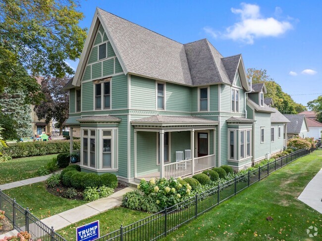 Building Photo - Remodeled Victorian in Maple Park in downt... Rental