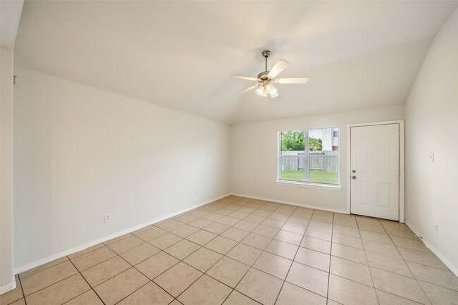 Photo - 305 Golden Oak Dr