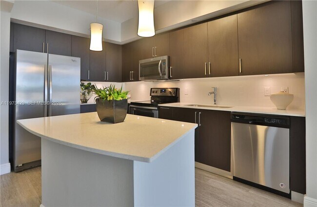 Photo - 2000 Salzedo St