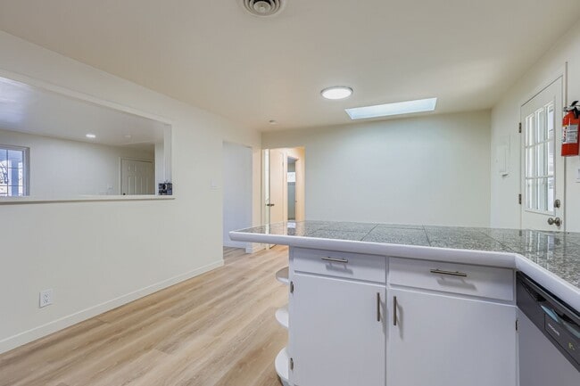 Photo - 4945 Wyandot St