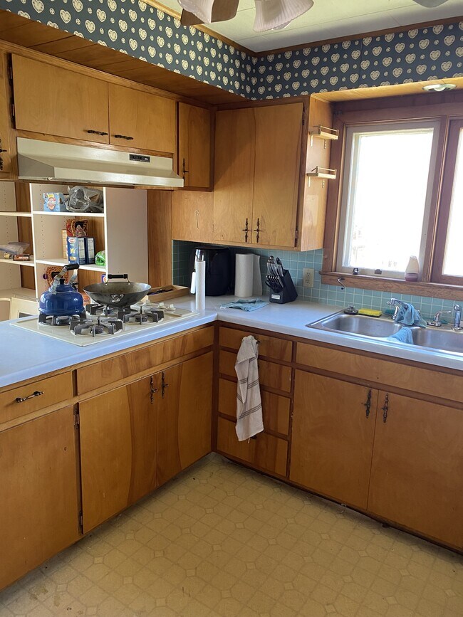 Photo - 817 W Walnut St