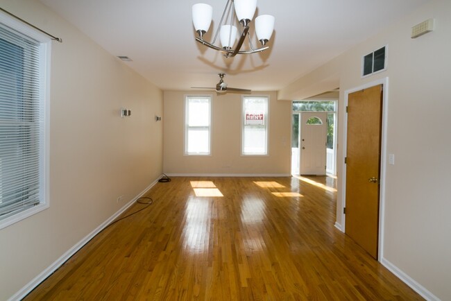Photo - 1738 W Nelson St Apartments Unit G00C