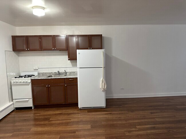 Kitchen - 420 S Maple Ave Unit 4