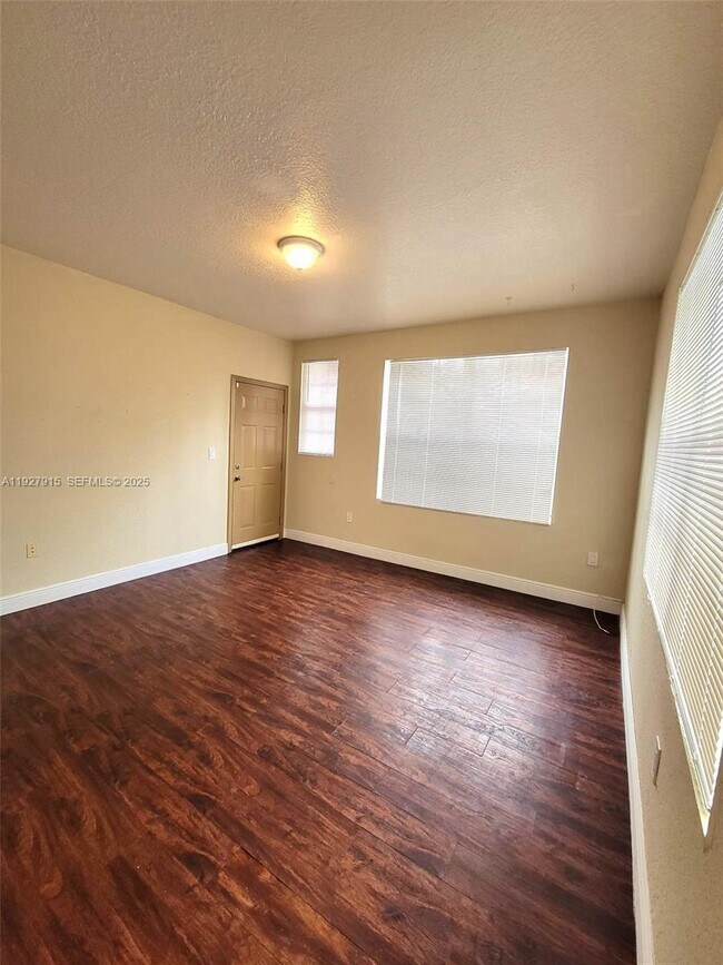 Photo - 237 NW 10th Ave Unit 1