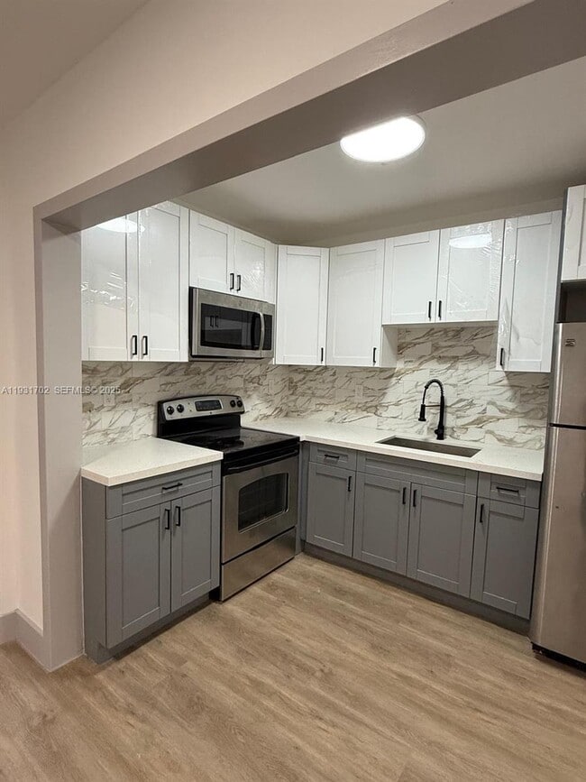 Building Photo - 6790 SW 17th St