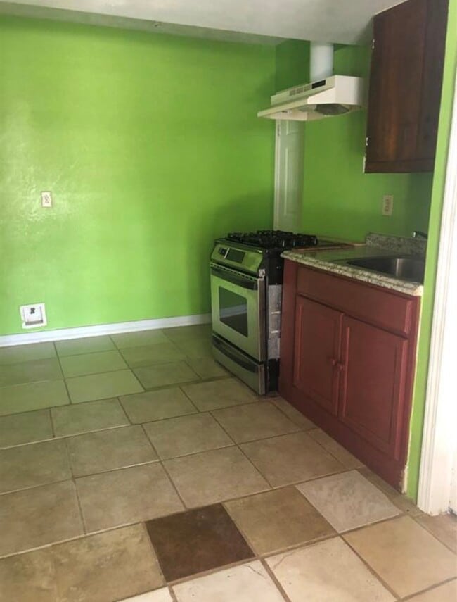 Photo - 9314 Valley Stream