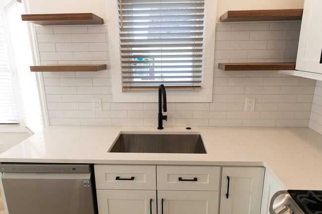 Photo - 713 Stevens St