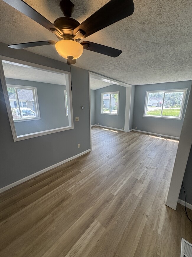 Building Photo - 156 Valparaiso St