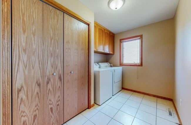 Photo - 6251 Fairway Dr NW