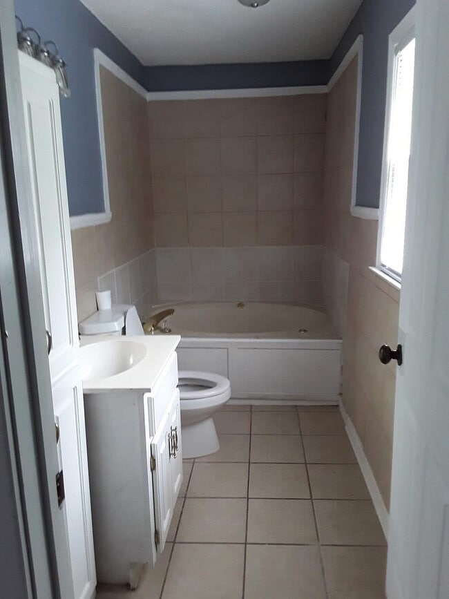 Photo - 164 Laverne Cir SW