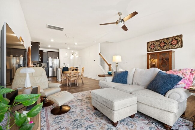 Photo - 3be / 2.5ba Easy Access to Duke Townhouse