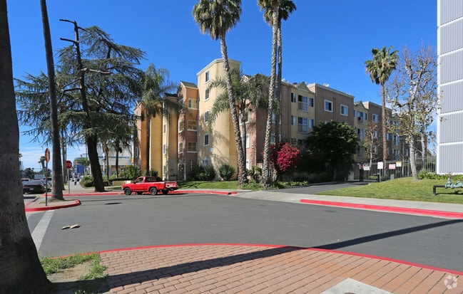 Photo - Oak Tree Village Apartment