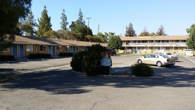 Photo - Gateway Pines Apartments