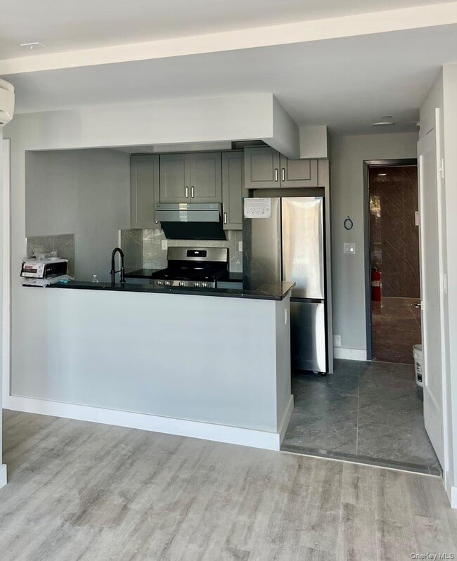 Photo - 20-22-22 College Point Blvd Unit 3B