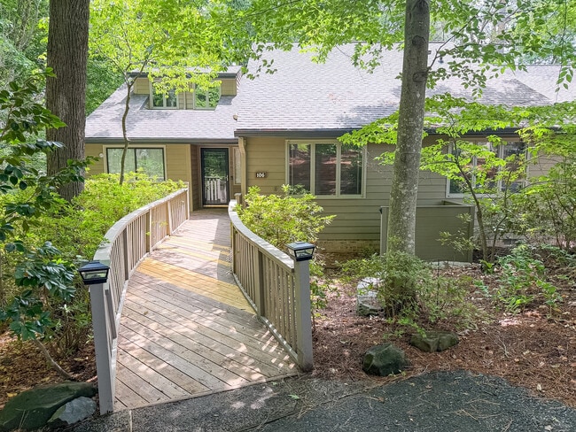 Photo - 106 Montrose Dr