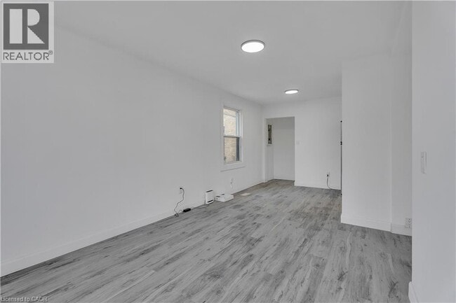 Photo - 338 Hamilton Rd Unité 1