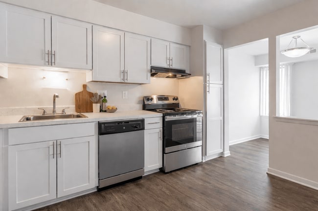 Photo - Pine Ridge Apartments - Southfield, MI