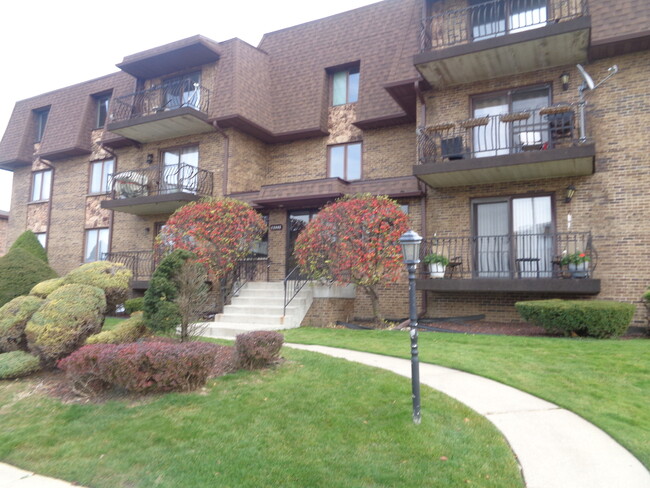 Photo - 10445 Mansfield Ave Condo Unit 2D