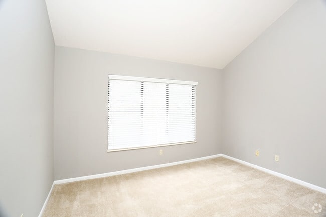 2BR, 2BA - 958 SF